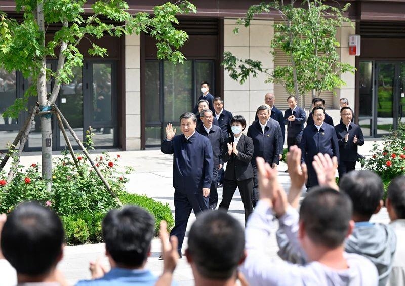 △2023年5月10日，習(xí)近平總書記在河北雄安新區(qū)容東片區(qū)南文營(yíng)社區(qū)考察。
