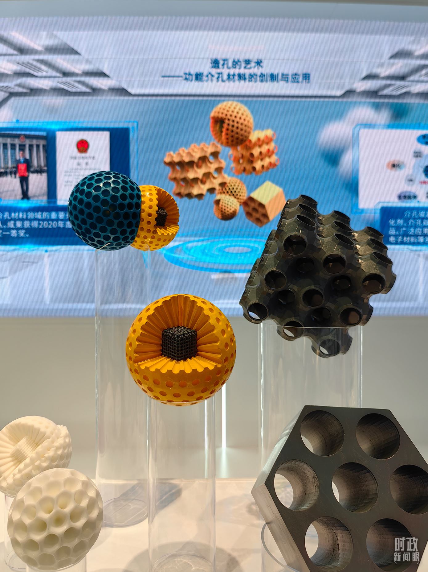 △上?？萍紕?chuàng)新成果展。（總臺(tái)央視記者段德文拍攝）