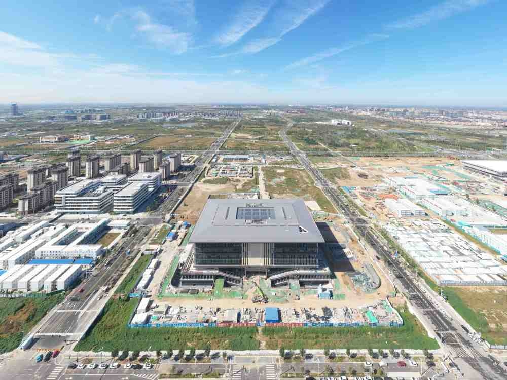 這是雄安新區(qū)大學(xué)園圖書館（2023年10月1日攝，無人機(jī)照片）。新華社記者 朱旭東 攝