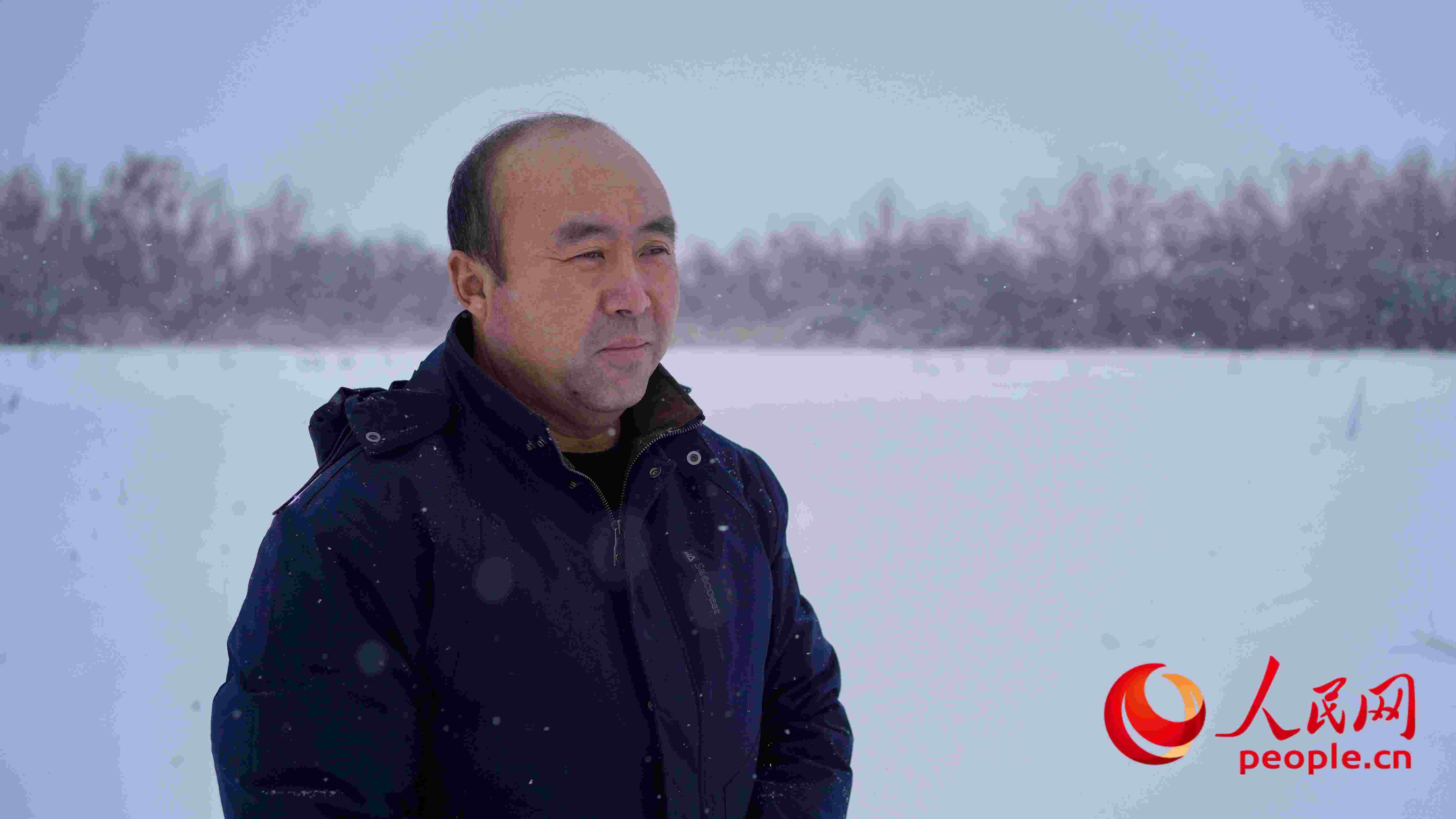 馬曉華回憶當(dāng)年和父親一起種樹(shù)的情形，滿是懷念。人民網(wǎng) 周靜圓攝