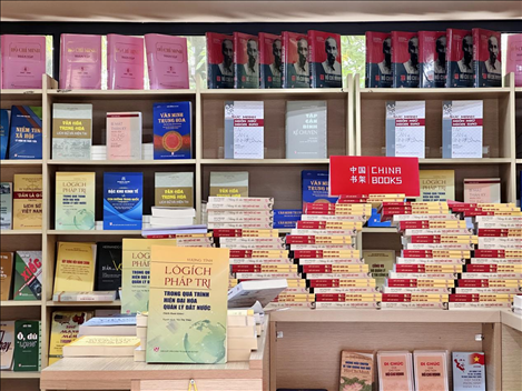 中國主題圖書亮相越南河內(nèi)書街。中國圖書進(jìn)出口（集團(tuán)）有限公司供圖