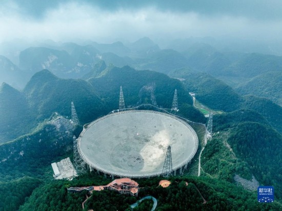 這是2023年7月26日拍攝的“中國天眼”全景（無人機照片，維護保養(yǎng)期間拍攝）。 新華社記者 歐東衢 攝