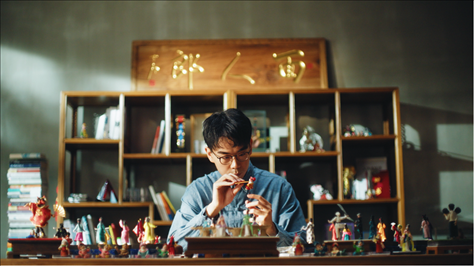 郎佳子彧通過短視頻直播，讓更多人關注并喜歡捏面人。受訪者供圖
