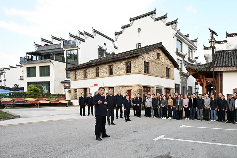 2023年10月11日，習近平總書記在江西上饒市婺源縣秋口鎮(zhèn)王村石門自然村考察。