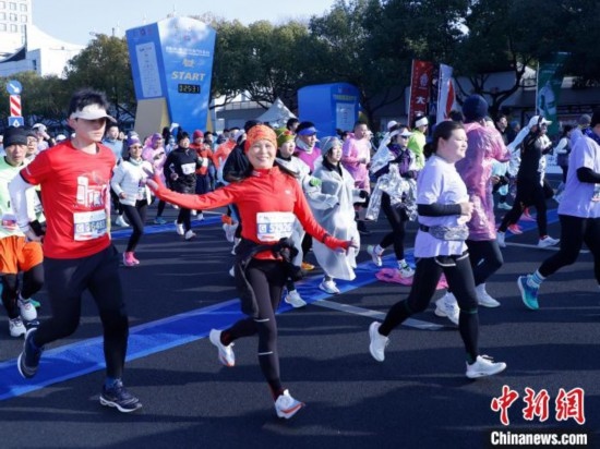 2023杭州馬拉松現(xiàn)場。肖健 攝