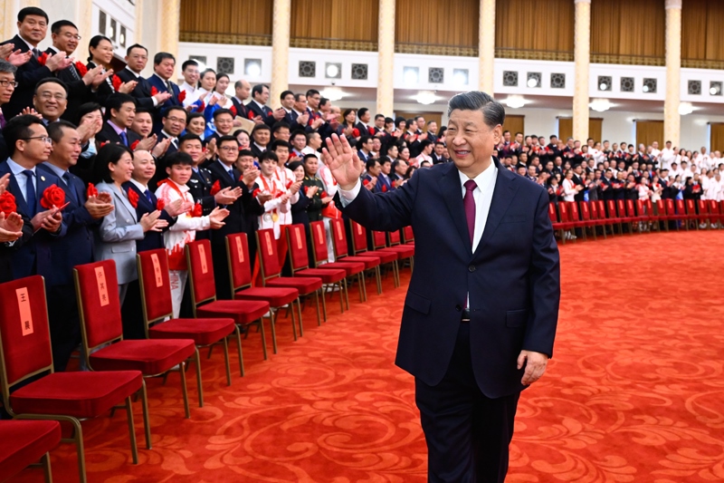2022年4月8日，北京冬奧會(huì)、冬殘奧會(huì)總結(jié)表彰大會(huì)前，習(xí)近平總書記會(huì)見北京冬奧會(huì)、冬殘奧會(huì)突出貢獻(xiàn)集體代表、突出貢獻(xiàn)個(gè)人和中國(guó)體育代表團(tuán)成員。