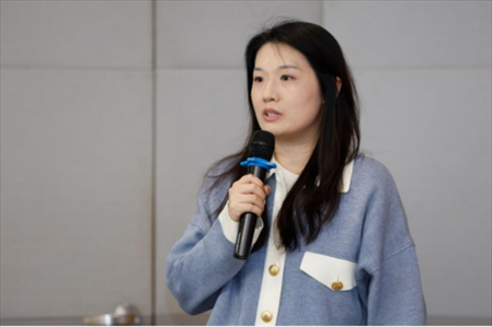 人民在線產(chǎn)品研發(fā)部主任、人民版權(quán)負(fù)責(zé)人劉曉曈發(fā)言