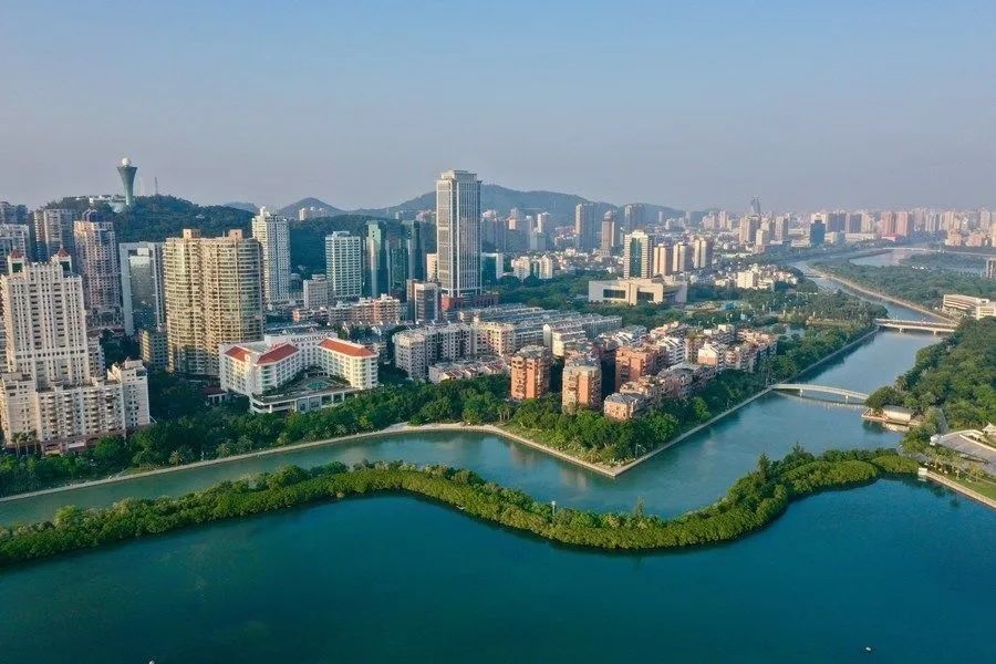 筼筜湖周邊城市景觀。新華社記者 姜克紅 攝