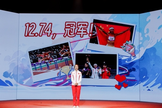 “何以中國·向海泉州”網(wǎng)絡主題活動現(xiàn)場，林雨薇講述奪冠經(jīng)歷。泉州廣播電視臺供圖