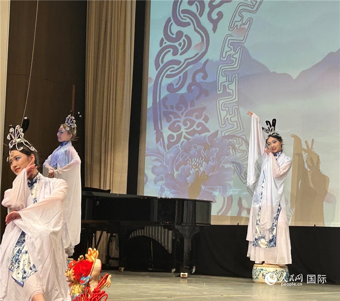 舞蹈《青花瓷》，表演者：德國中歐文化藝術(shù)交流協(xié)會