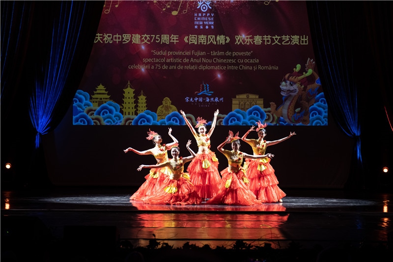 圖為舞蹈《刺桐花開》。 中國駐羅大使館文化處供圖。