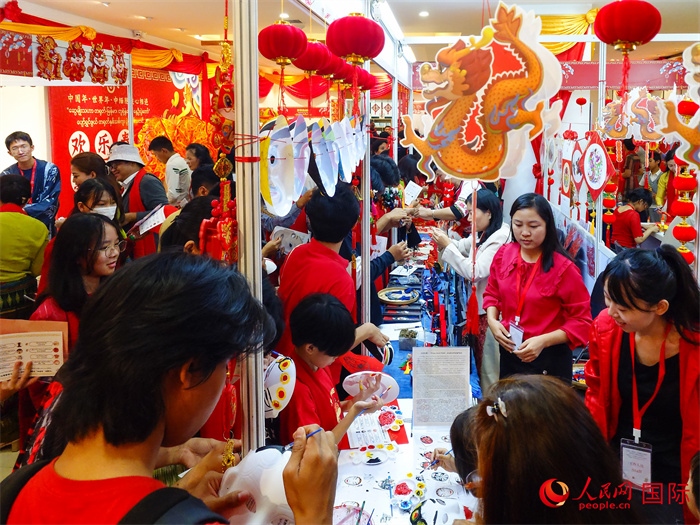 活動(dòng)現(xiàn)場氣氛熱烈。人民網(wǎng)記者 謝佳君攝