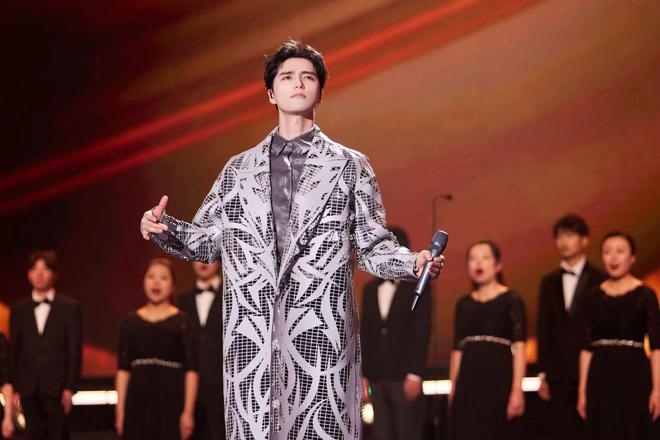 演員李建義、許魏洲和歌手等的音樂秀《有種浪漫叫中國航天》