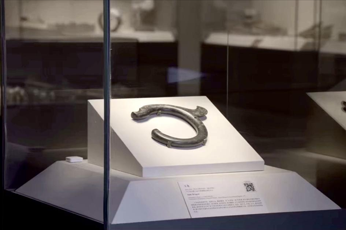 中國國家博物館內(nèi)展出的C形玉龍。