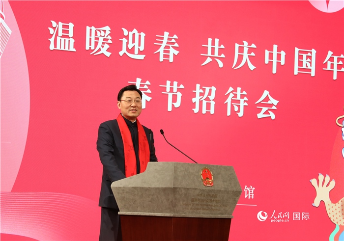 中國(guó)駐美國(guó)大使謝鋒發(fā)表致辭，向全體在美同胞致以親切問候。人民網(wǎng)記者 李志偉攝