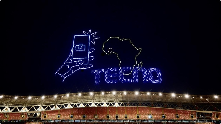 TECNO利用無人機在第34屆非洲杯足球賽場進行空中表演。傳音公司供圖