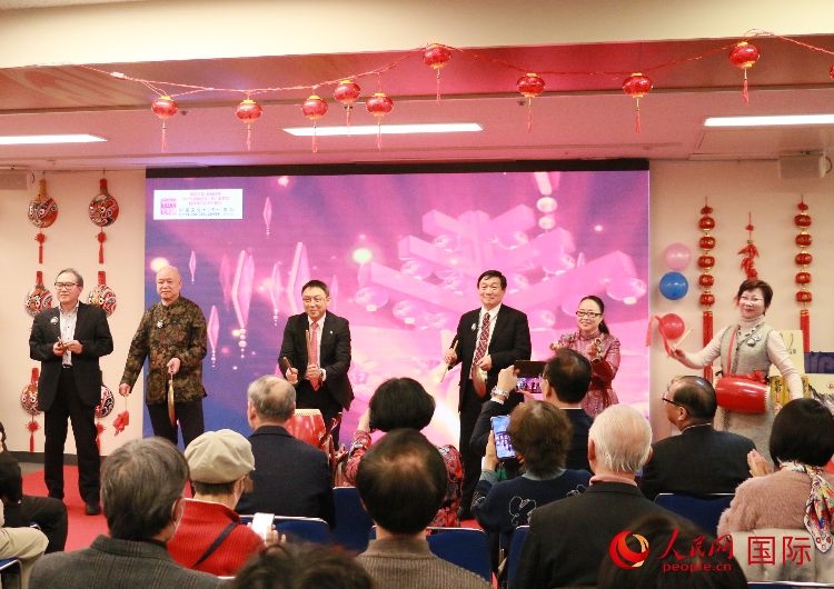 打擊樂合奏《春節(jié)序曲》。人民網(wǎng) 許可攝
