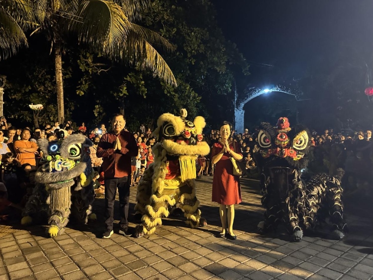 舞獅表演。巴陵康孔子學院供圖