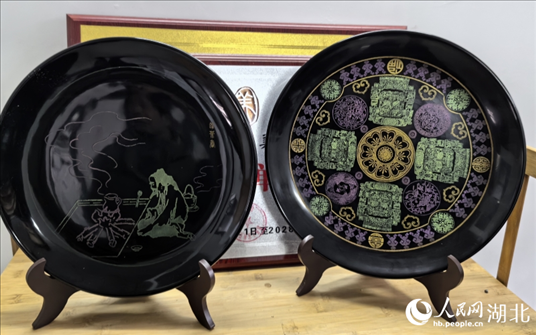 壩漆工藝品。人民網(wǎng)記者 周雯攝