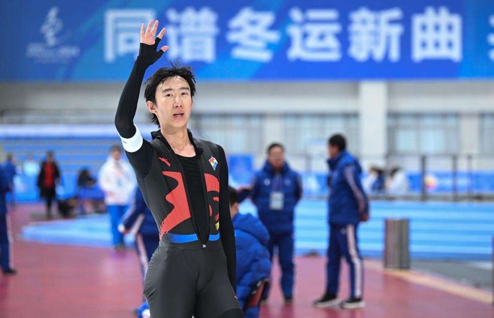 遼寧隊(duì)選手吳宇在第十四屆全國冬季運(yùn)動(dòng)會速度滑冰男子10000米A組決賽中奪冠，并打破由他本人保持的全國紀(jì)錄（2024年1月14日攝）。新華社記者 連振 攝