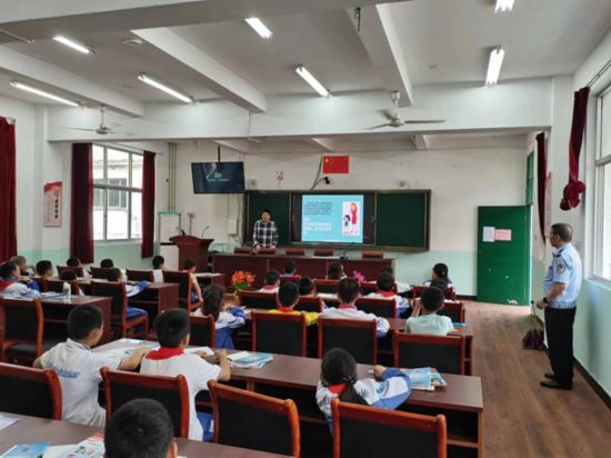 安全知識宣傳進校園。將樂縣農(nóng)業(yè)農(nóng)村局供圖