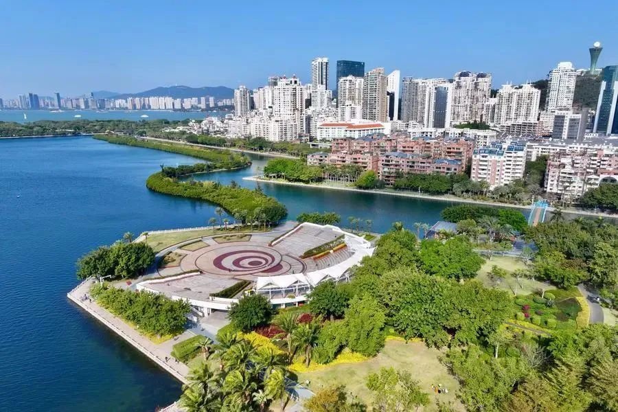△1月24日，廈門筼筜湖白鷺洲公園及周邊城市景觀。