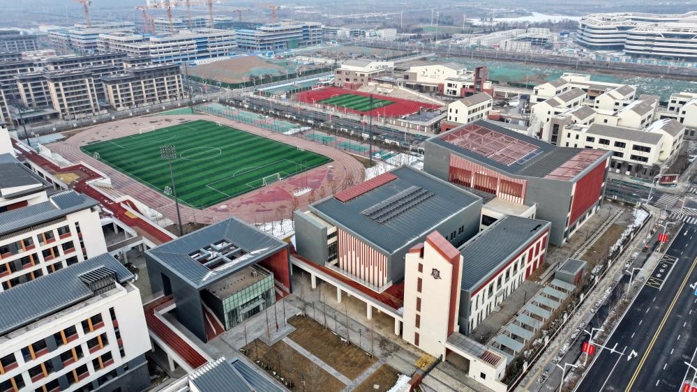 北京四中雄安校區(qū)和雄安史家胡同小學(xué)（2月6日攝，無人機(jī)照片）。新華社記者 牟宇 攝
