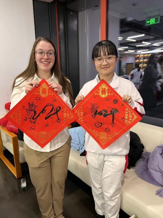 1月下旬，馬斯卡廷中學訪華代表團學生在北京同中國青少年交流。（受訪者供圖）