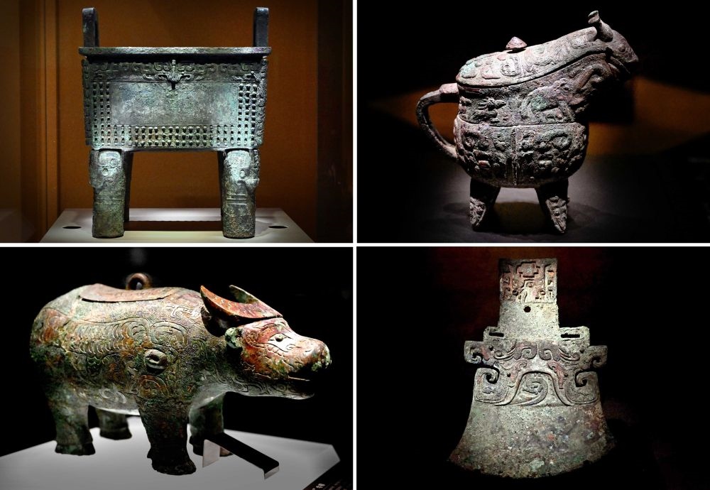 這是殷墟博物館新館內(nèi)展出的“司母辛”銅鼎（左上）、“亞長”銅?。ㄓ疑希?、“亞長”牛尊（左下）、“亞長”銅鉞（拼版照片，2月23日攝）。