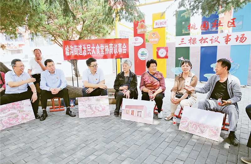 2023年6月2日，江蘇省連云港市連云區(qū)政協(xié)工委在墟溝街道桃園社區(qū)舉行“有事好商量”協(xié)商議事會(huì)。 人民圖片 朱華南/攝