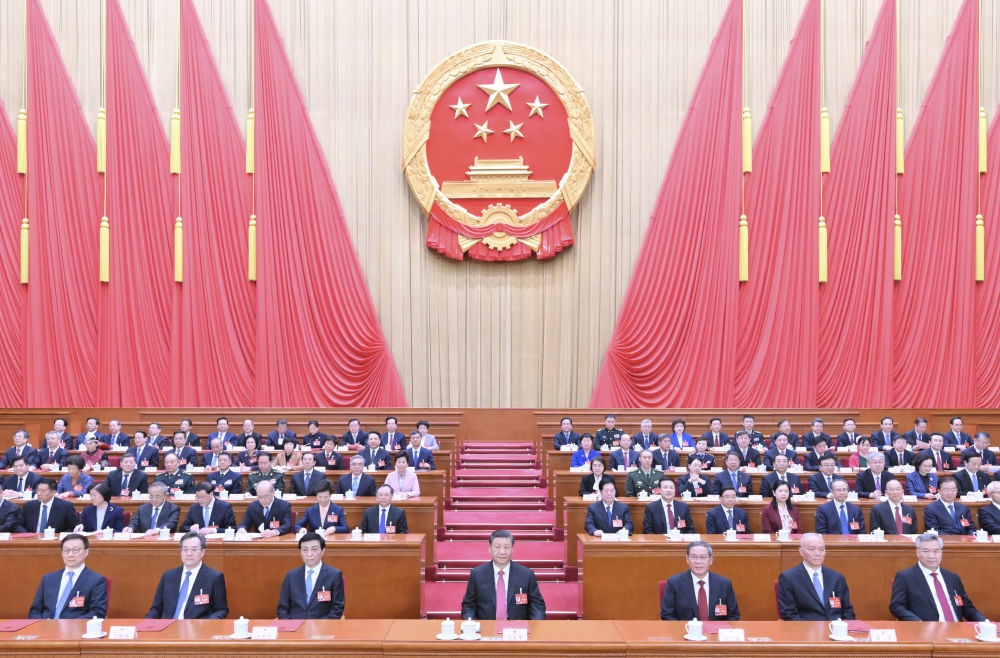 3月11日，第十四屆全國(guó)人民代表大會(huì)第二次會(huì)議在北京人民大會(huì)堂閉幕。黨和國(guó)家領(lǐng)導(dǎo)人習(xí)近平、李強(qiáng)、王滬寧、蔡奇、丁薛祥、李希、韓正等在主席臺(tái)就座。趙樂(lè)際主持閉幕會(huì)。
