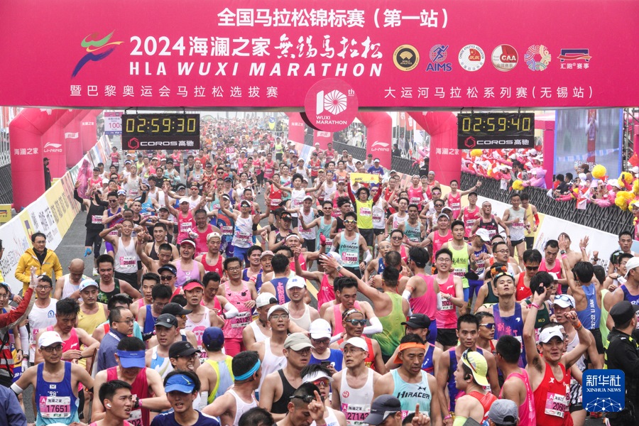 3月24日，參賽選手在3小時(shí)內(nèi)完賽。2024無錫馬拉松共有3423人“破三”（3小時(shí)內(nèi)完賽），這也創(chuàng)造了國內(nèi)單場賽事“破三”的新高。新華社記者 楊磊 攝