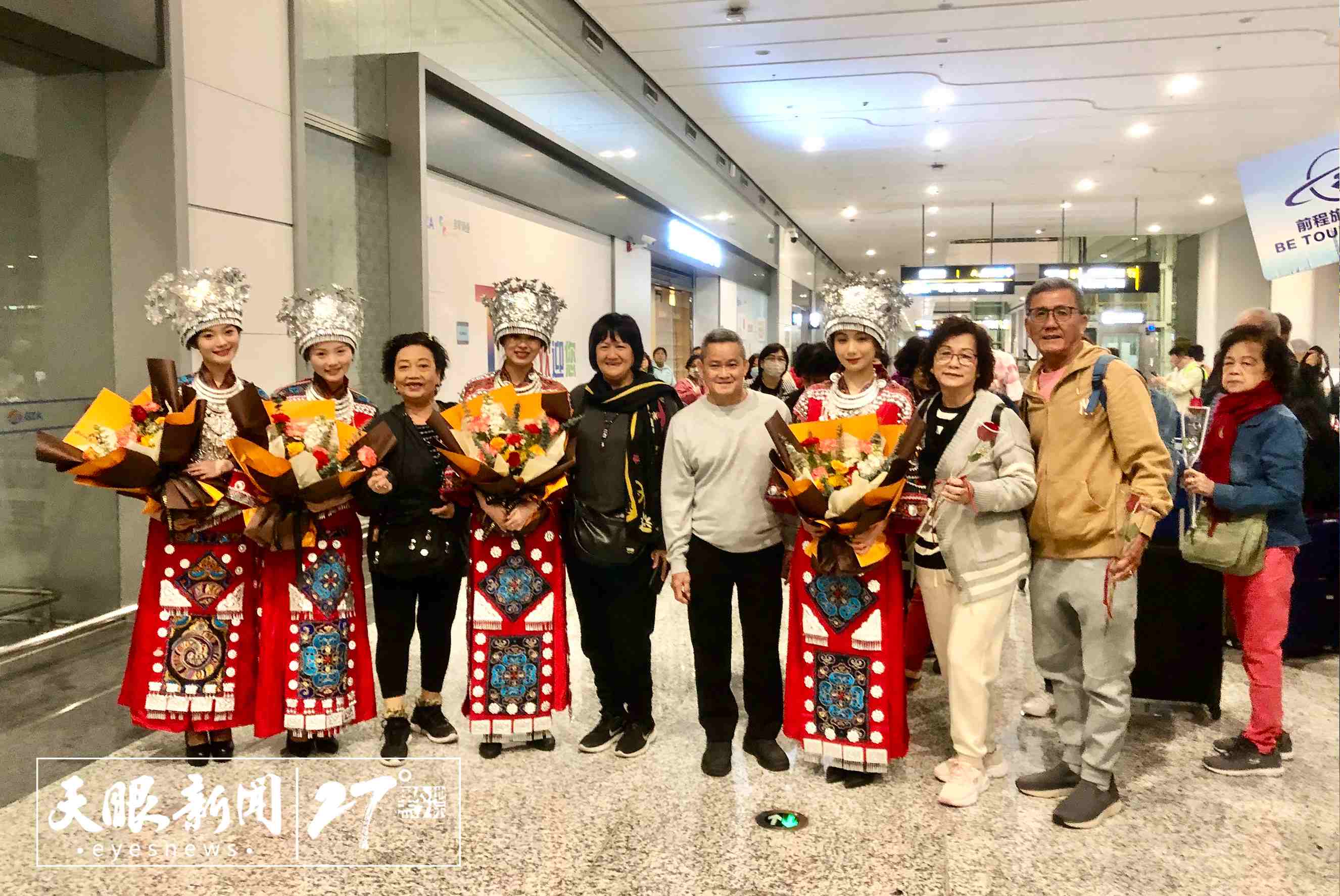 首個來黔旅游馬來西亞包機團抵達。（圖/劉立超）