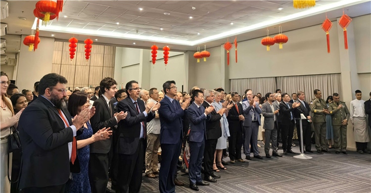 當(dāng)?shù)貢r間3月27日，中國駐累西腓新任總領(lǐng)事蘭和平舉行到任招待會。圖為招待會現(xiàn)場。中國駐累西腓總領(lǐng)事館供圖