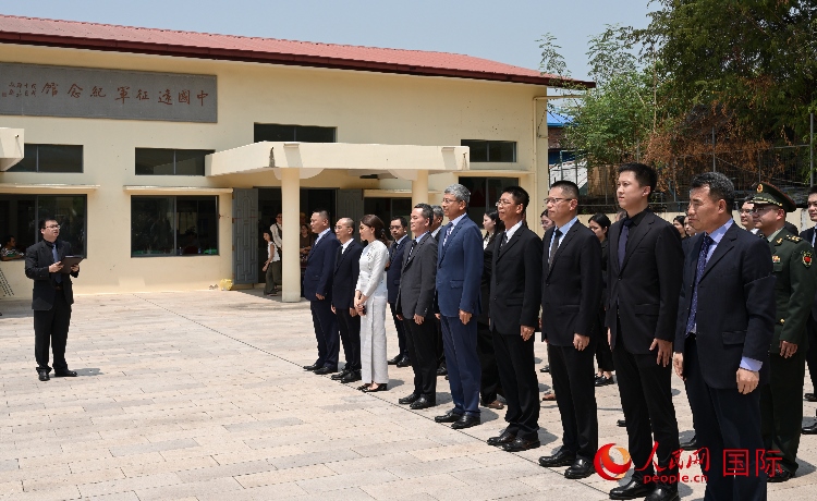 全體人員默哀追思。人民網(wǎng)記者 謝佳君攝