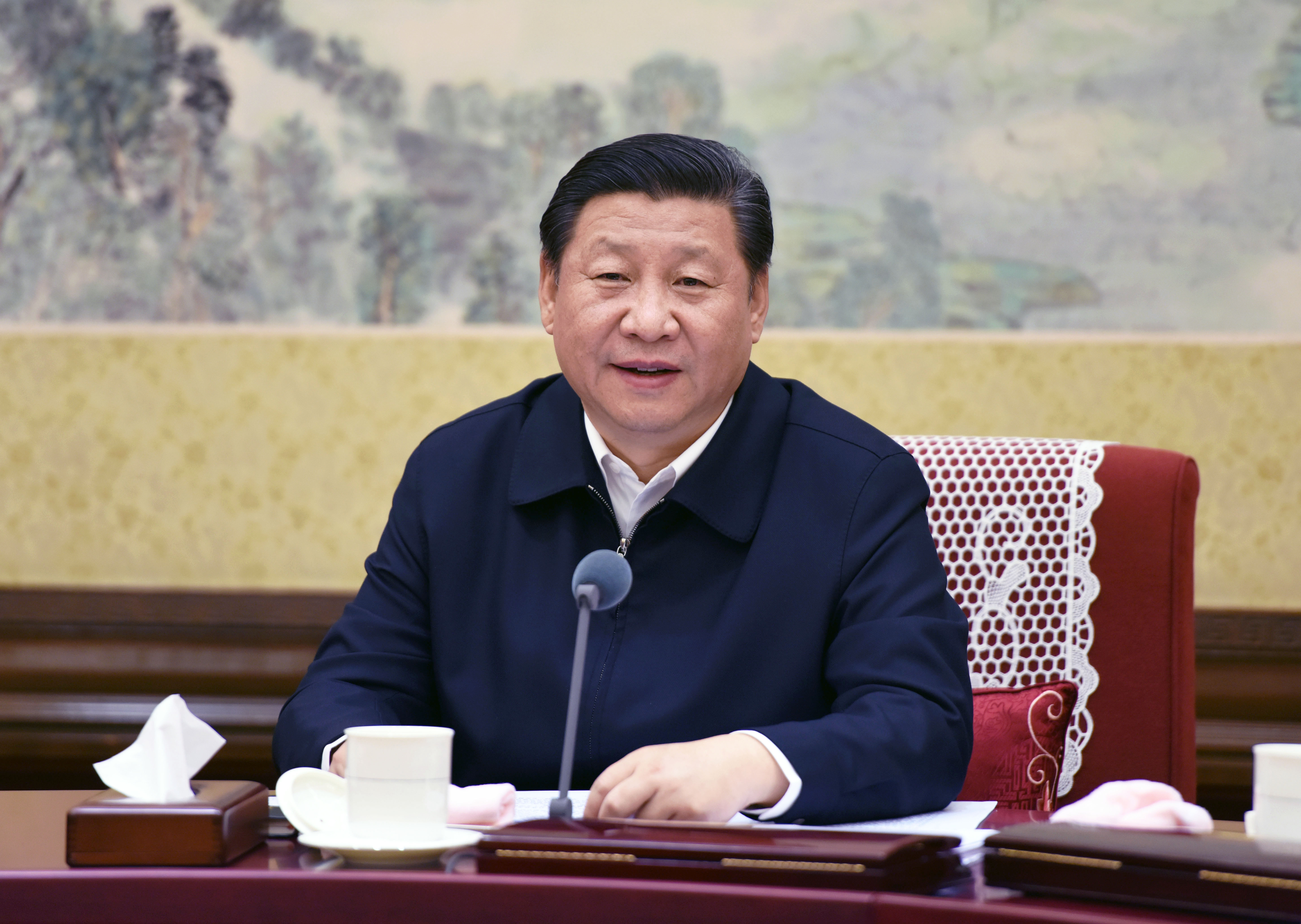△ 2015年12月28日至29日，中共中央政治局召開專題民主生活會(huì)，對(duì)照檢查踐行“三嚴(yán)三實(shí)”情況，討論研究加強(qiáng)黨風(fēng)廉政建設(shè)措施。習(xí)近平總書記主持會(huì)議并發(fā)表重要講話。