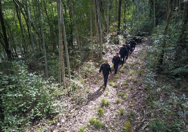 △2022年1月19日，武夷山國家公園護林員在巡山。