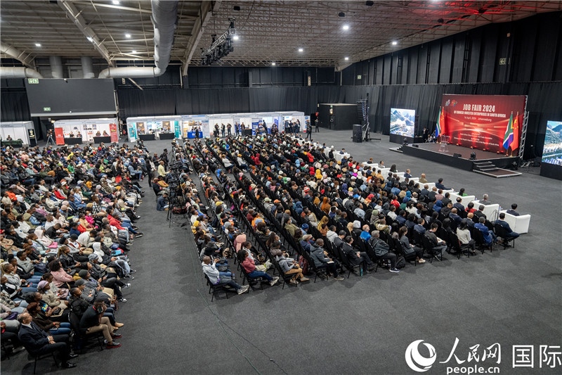 2024年中資企業(yè)招聘大會(huì)現(xiàn)場。 人民網(wǎng) 希拉茲攝