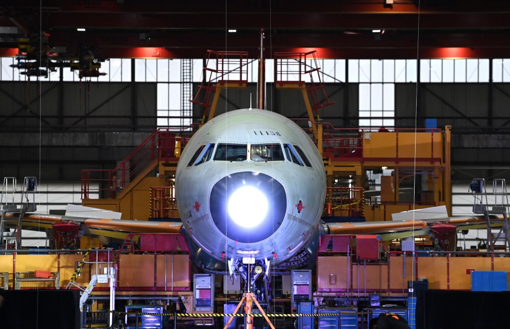 2022年11月9日，在空客天津總裝線，其首架空客A321飛機(jī)上線開(kāi)始總裝。新華社記者 趙子碩 攝