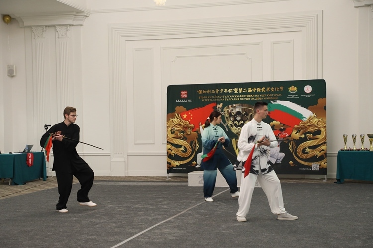 武術(shù)愛好者現(xiàn)場表演。索非亞中國文化中心供圖