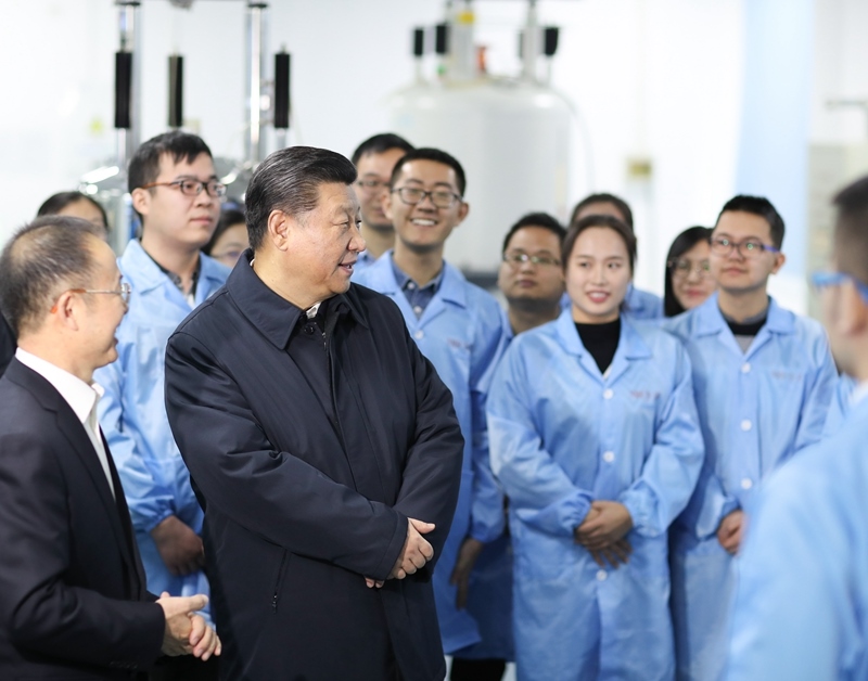 2019年1月17日，習(xí)近平在天津南開(kāi)大學(xué)元素有機(jī)化學(xué)國(guó)家重點(diǎn)實(shí)驗(yàn)室同師生親切交流。