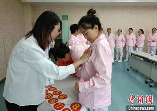 寧夏開展全國孤殘兒童護理員高級技師、技師職業(yè)技能等級認定工作。寧夏民政廳 供圖