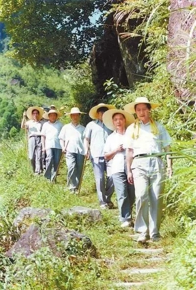1989年7月，習近平在壽寧縣山村。