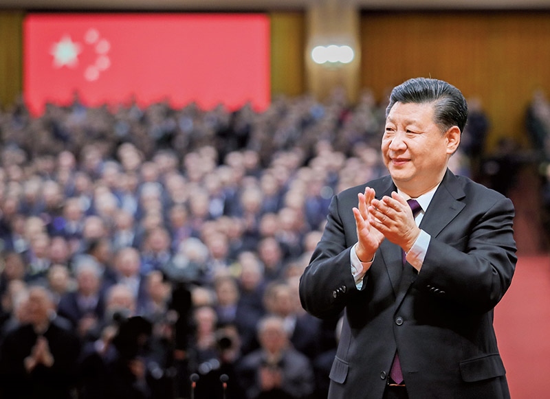2018年12月18日，慶祝改革開放40周年大會(huì)在北京人民大會(huì)堂隆重舉行。中共中央總書記、國(guó)家主席、中央軍委主席習(xí)近平在大會(huì)上發(fā)表重要講話。這是習(xí)近平鼓掌向受表彰人員表示祝賀。 新華社記者 謝環(huán)馳/攝