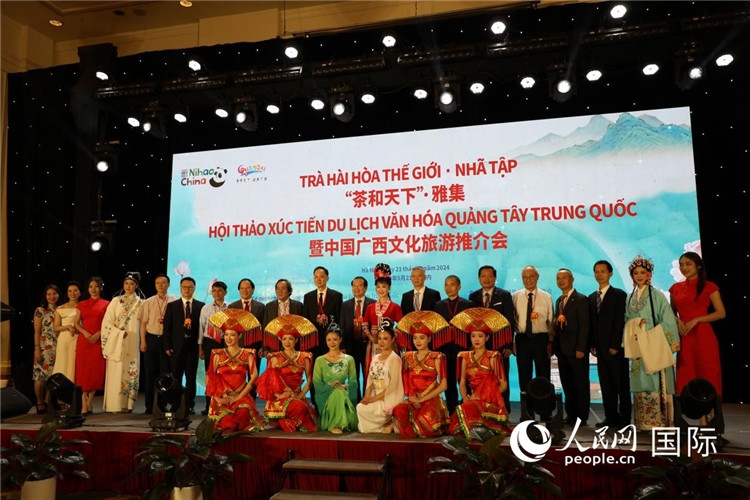 中越兩國嘉賓合影留念。人民網(wǎng)記者楊曄攝
