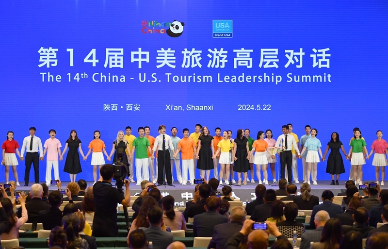 2024年5月22日，中美兩國學(xué)生在第14屆中美旅游高層對話開幕式上合唱。