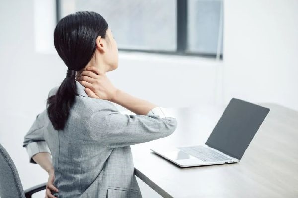 久坐傷身，快來學習這套肩頸腰椎舒緩操 | 科普時間