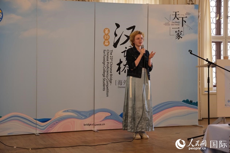 李歡欣在比賽中用中文演講。人民網(wǎng)記者 劉仲華攝