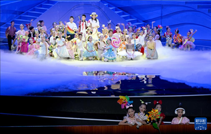 6月1日，演員在“我和祖國一起成長”主題演出活動(dòng)中表演。新華社記者 金良快 攝