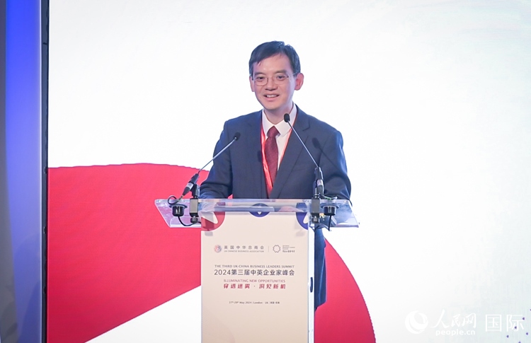 英國中國商會(huì)會(huì)長、中國銀行倫敦分行行長方文建致辭。人民網(wǎng) 郭錦標(biāo)攝